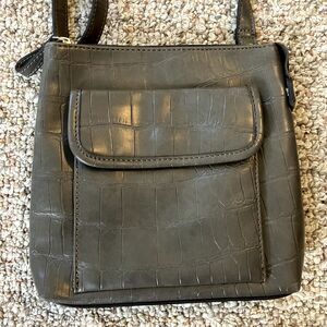 NWOT Relic by Fossil Crossbody Bag Purse Gray Faux Leather Pockets Small Classic